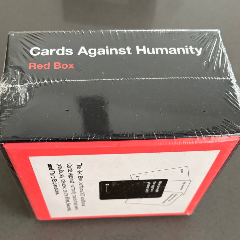 Cards Against Humanity Red Box - Picture 2 of 6